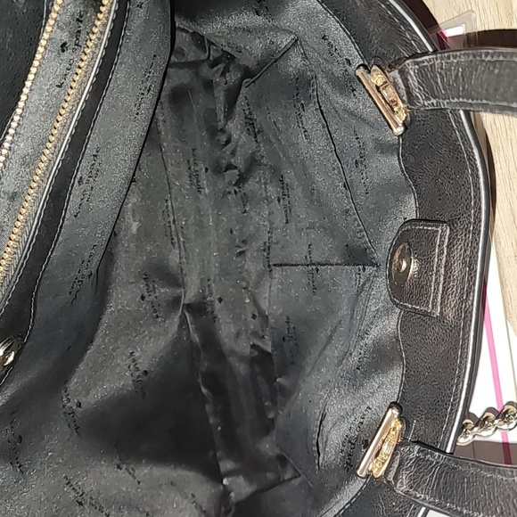 Kate spade tote. Adding Free Wallet With Purchase - Picture 5 of 9